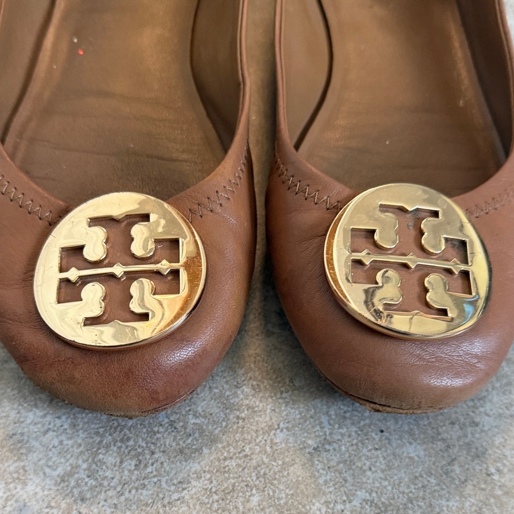 Tory Burch Brown Leather Ballet Flats with Gold Logo - Picture 2 of 4